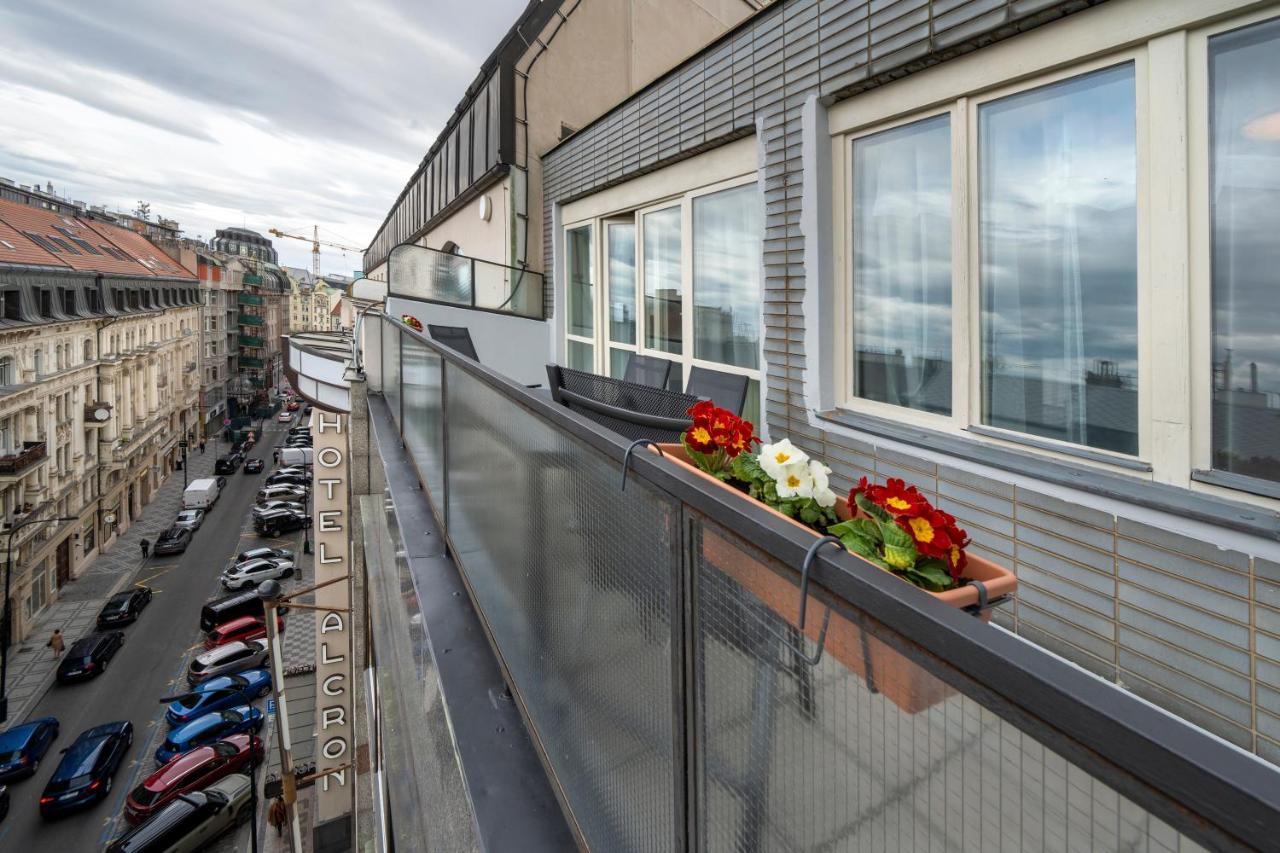 New Town - Apple Apartments Prag Exteriör bild