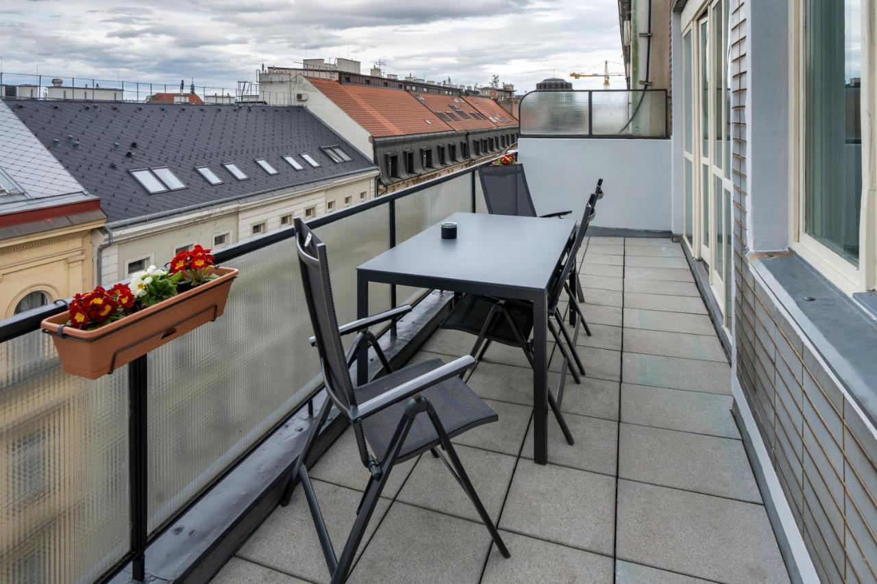 New Town - Apple Apartments Prag Exteriör bild
